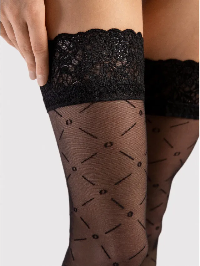 Fiore Enchanté 20 den – Elegant Hold-Ups with Geometric Pattern