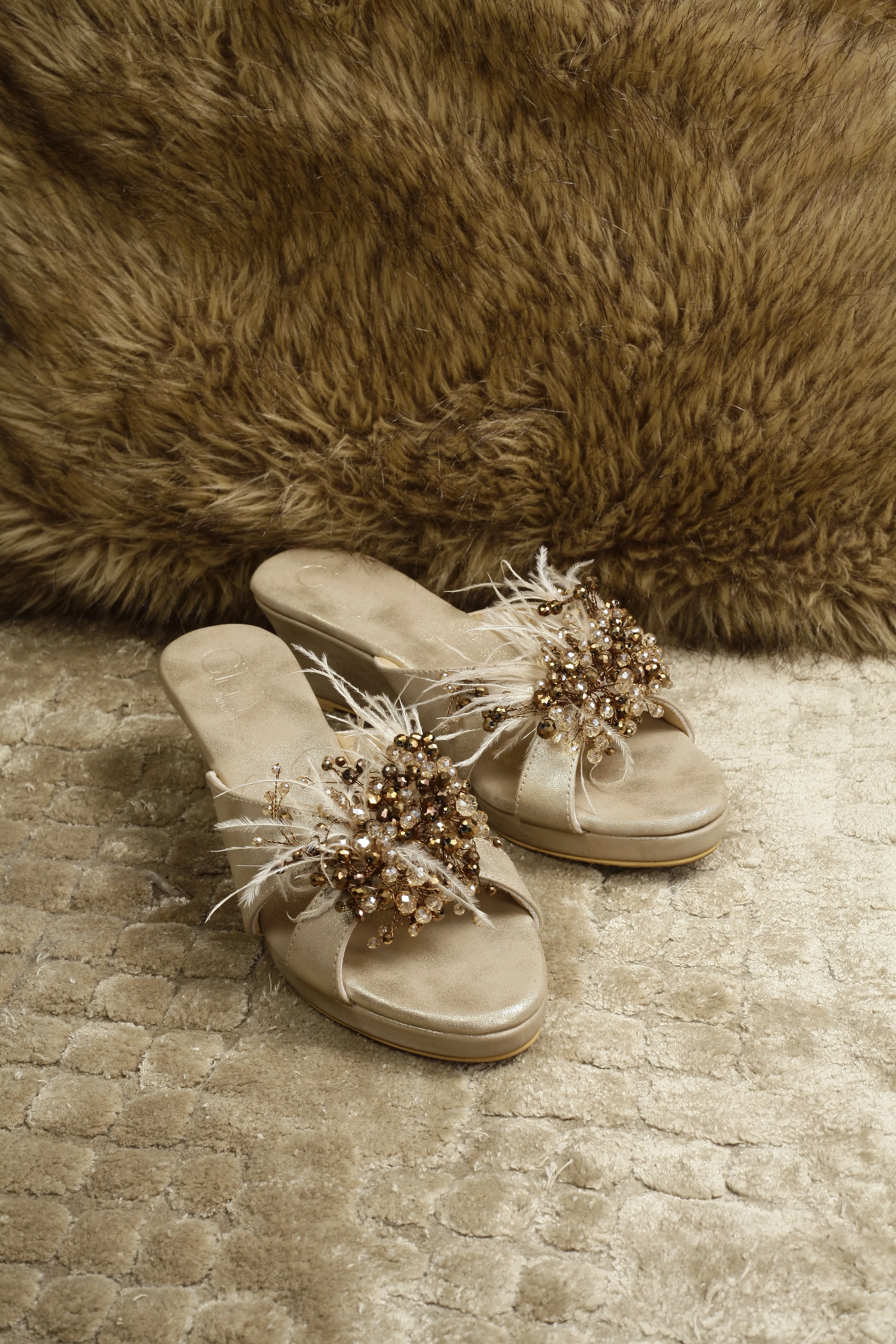 LYLA ANTIQUE GOLD 2'