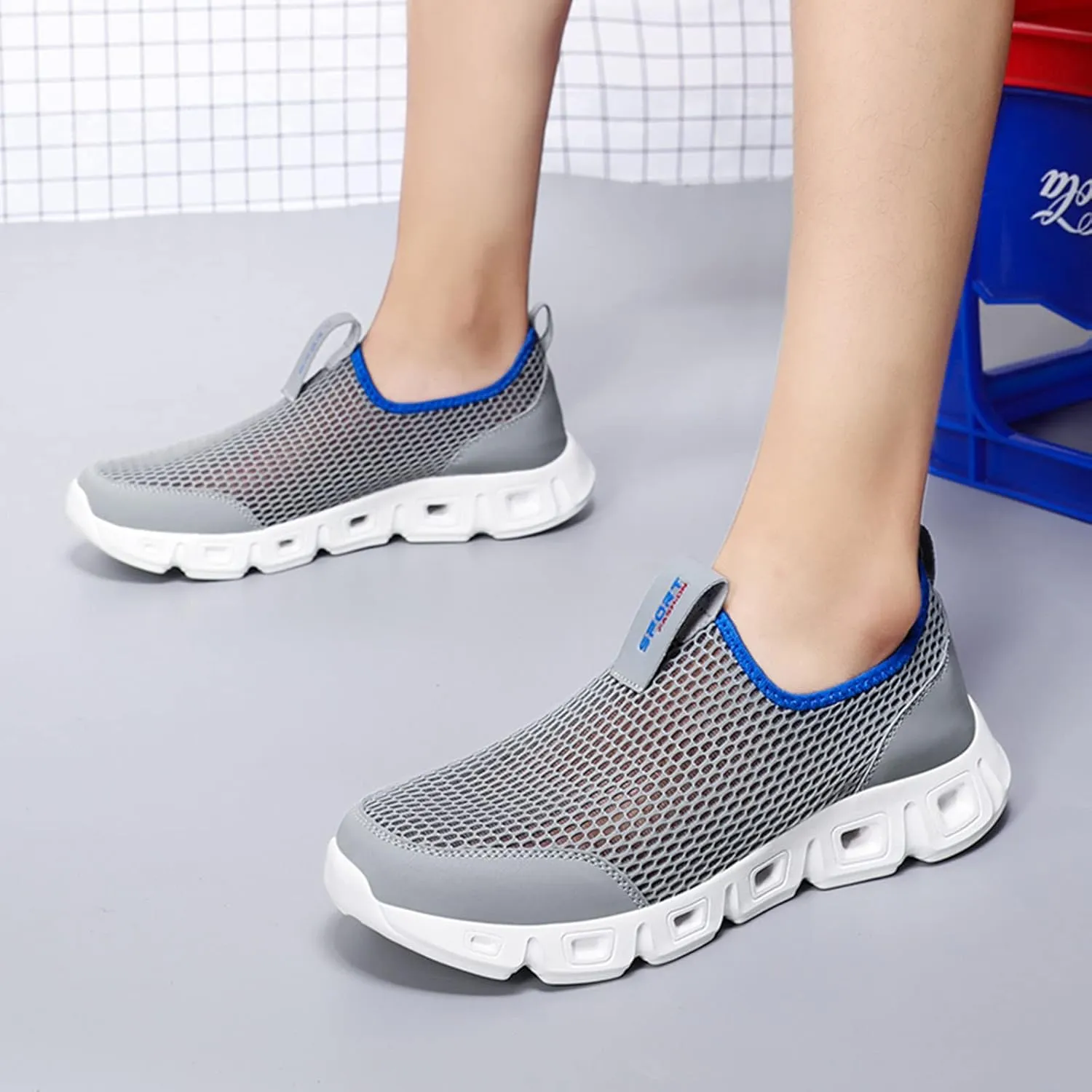 Men Sports Shoes Couple Shoes Fashionable New Pattern Hollow Mesh Breathable Comfortable Sports Mens Slip on Sneaker Men's Sa