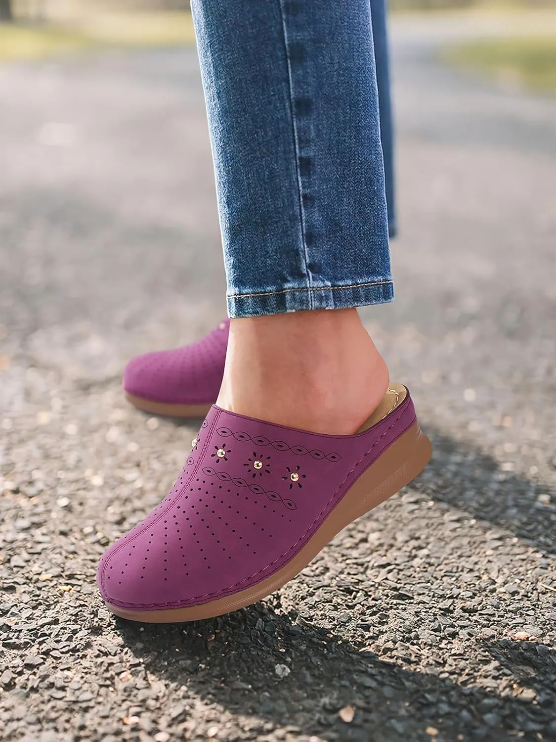 SHIBEVER Clogs for Women Mules Slip-On: Closed Toe Clog - Comfortable Womens Mule