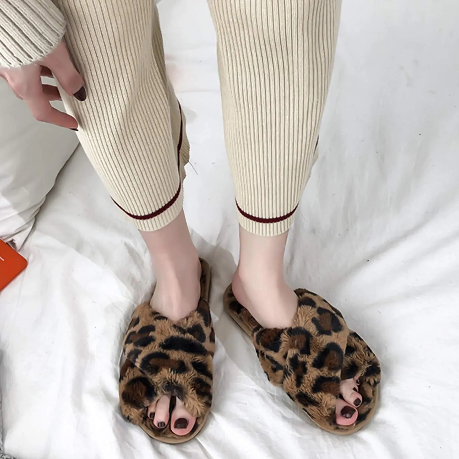 Womens Fuzzy Slippers Sandals Leopard Plush Open Toe Faux Fur Fluffy House Flats Slippers Cross Band Soft Warm Comfy Cozy Bedroom Slide Slippers